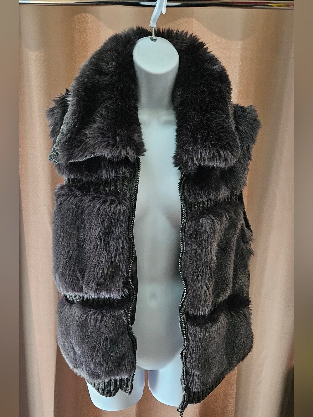 Fuda Faux Fur Ribbed Knit Full Zip Vest Charcoal Gray Size L EUC